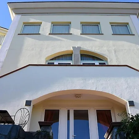 Apartment Sleeps 2 Air Con Wifi La Spezia