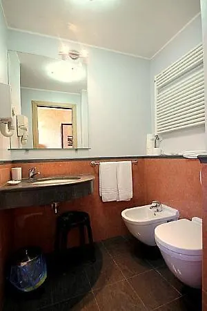 Sleeps 2 Air Con Wifi
