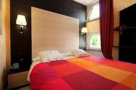 Sleeps 2 Air Con Wifi