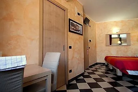 Sleeps 2 Air Con Wifi * La Spezia