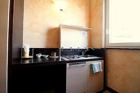 Sleeps 2 Air Con Wifi La Spezia
